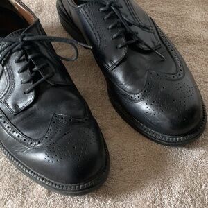 Dockers Black Leather Oxfords with Wingtip Design